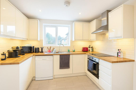 1 bedroom in a house share to rent - Photo 5