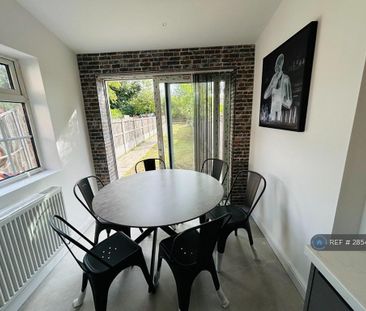 1 bedroom in a house share to rent - Photo 3