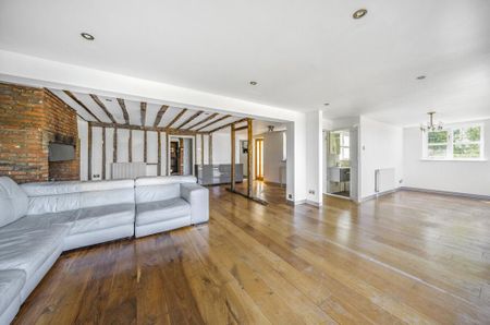 4 bedroom semi-detached house to rent - Photo 3