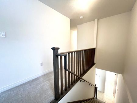 For Lease - 518 Hudson Crescent, Midland, Ontario - Photo 2