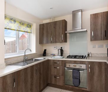 2 bedroom semi-detached house to rent - Photo 5