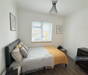 2 bedroom maisonette to rent - Photo 2