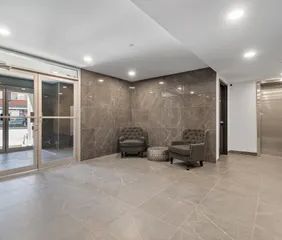 1 room apartment of 55m² in Montreal - Photo 2