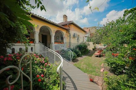 Casă cu 4 camere de închiriat în zona Ultracentrală - Fotografie 3