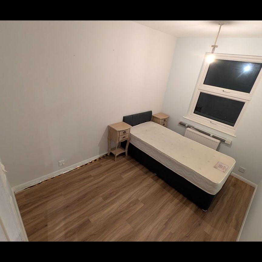 Room in a Shared Flat, Boscombe House, CR0 - Photo 1