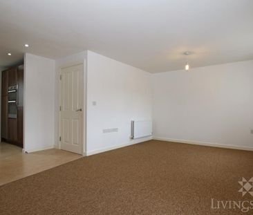 2 bedroom triplex to rent - Photo 1