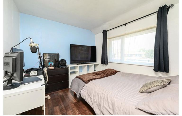 1 bedroom in a house share to rent - Photo 1