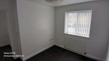 3 bedroom end of terrace house to rent - Photo 4