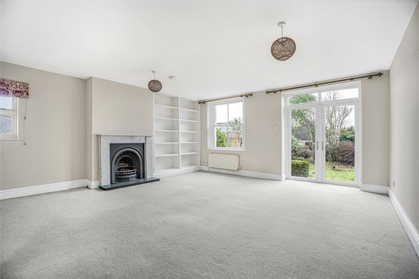 A detached four bedroom family home with outbuildings and off-street parking in Great Missenden. - Photo 1