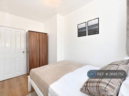 1 bedroom in a flat share to rent - Photo 3