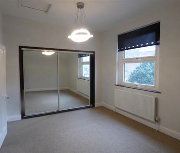 4 bedroom semi-detached house to rent - Photo 3