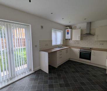 3 bedroom terraced house to rent - Photo 2