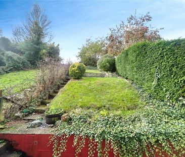 4 bedroom end of terrace house to rent - Photo 1