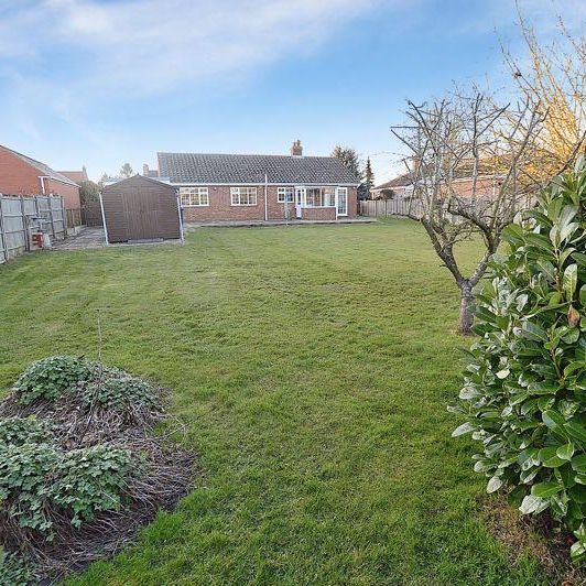 3 bedroom detached bungalow to rent - Photo 1