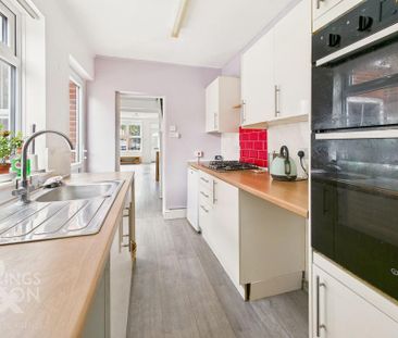 3 bedroom terraced house to rent - Photo 3