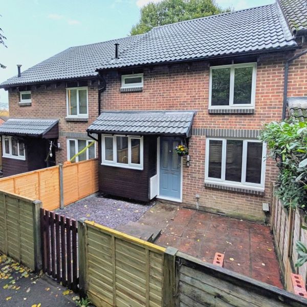 Overthorpe Close, Woking, Surrey, GU21 - Photo 1