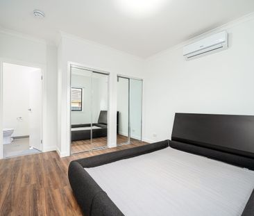 Private Suite – Fully Furnished in rooming house - Photo 3