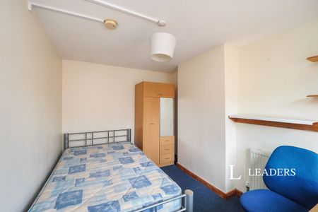 5 bedroom mid-terrace to rent Kimbolton Avenue, NG7 - Photo 5
