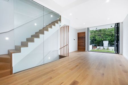 Stylish & Luxurious Tri-Level Townhouse - Photo 2