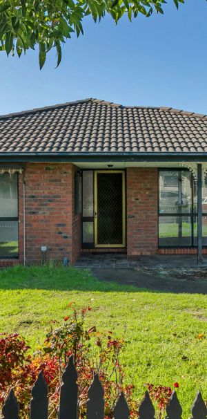 Enjoy Cosy Living in a Prime Location - Photo 1