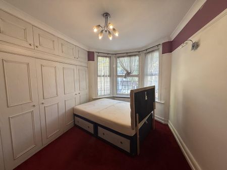 4 bedroom terraced house to rent - Photo 2