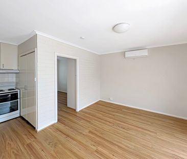 Large one bedroom apartment - Close to the train station - Photo 3