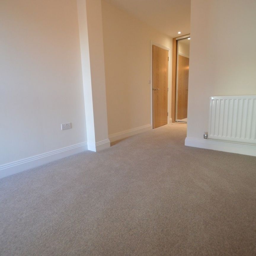 83-95 Windsor Road, Slough, Berkshire,SL1 - Photo 1