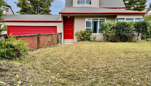 Sunny & spacious! - Photo 1