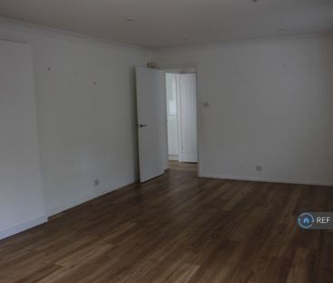 4 bedroom detached house to rent - Photo 4