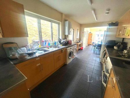 1 bedroom in a house share to rent - Photo 2