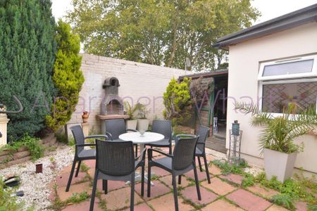 1 bedroom in a flat share to rent - Photo 3