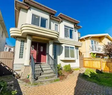 Spacious 3-Bed Upper-Level Home with South-Facing Views – Pet Friendly | 381 East 57th Avenue, Vancouver - Photo 1