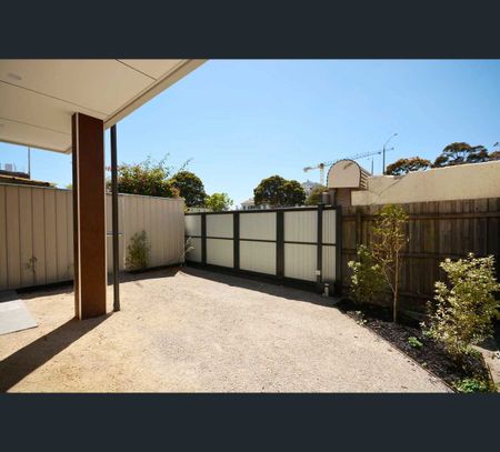 2/10 Market Street, St Kilda, Vic 3182 - Photo 3