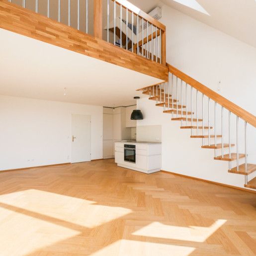 Klimatisierte DG-Maisonette mit toller Dachterrasse und eigenem Garagenplatz - Photo 1