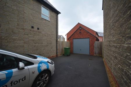 4 bedroom detached house to rent - Photo 3