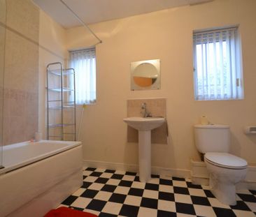 4 bedroom terraced house to rent - Photo 4