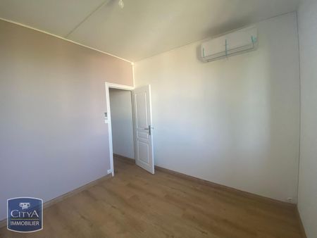 Location Appartement 4 pièces 105m² ST DENIS 97400 - Photo 2