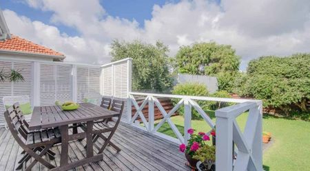 Three bedroom house in the heart of One Tree Hill - Photo 2