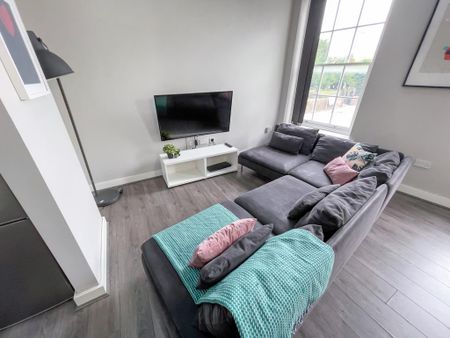 9 bedroom flat to rent - Photo 2