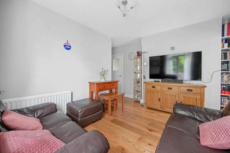 3 Bed Flat, Tilson House, SW2 - Photo 2