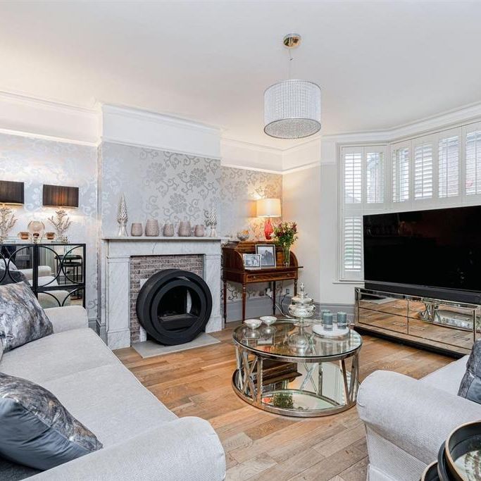 5 bedroom semi-detached house to rent - Photo 1