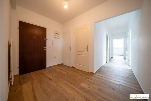 Zur Gänze sanierte 3 Zimmer-Wohnung mit großzügiger Loggia & Fernblick – Spitalgasse 1, Wiener Neustadt - Photo 1