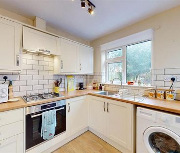 2 bedroom semi-detached house to rent - Photo 5