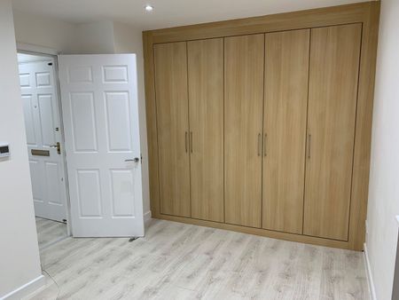 1 Bed Flat, St Marks Court, SE6 - Photo 2