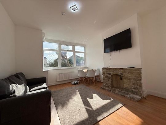 5 bedroom detached house to rent - Photo 1