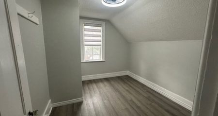 74 Queen St W, A Barrie | $1900 per month | Plus Heat | Plus Water | Plus Hydro - Photo 4