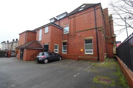 2 bedroom flat to rent - Photo 4