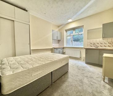 1 bedroom in a house share to rent - Photo 2