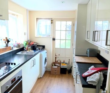 3 Bed Semi-Detached House, Tintern Crescent, RG1 - Photo 6