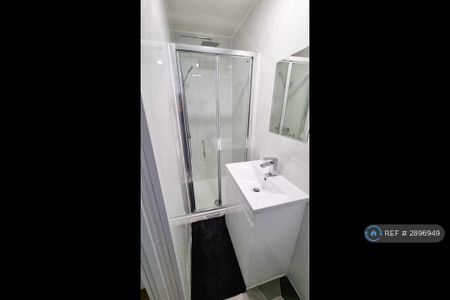5 bedroom semi-detached house to rent - Photo 5